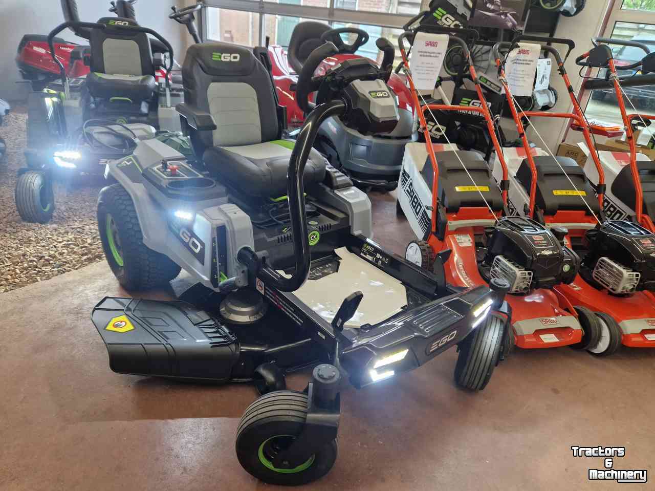 Ride-on mower EGO EGO zitmaaier ZT4201E-S 36AH Z6 zero turn met stuurwiel 107 cm incl. 3 x 12 Ah accu