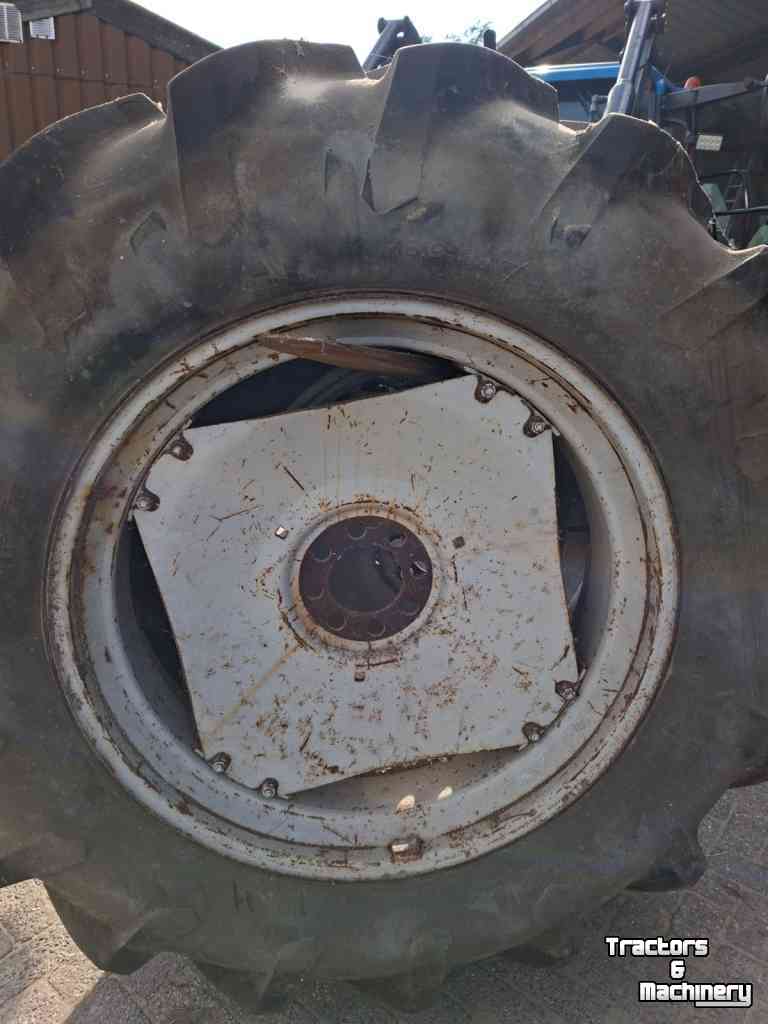 Wheels, Tyres, Rims & Dual spacers Ford 16.9 R 38 Ploegbanden met velg