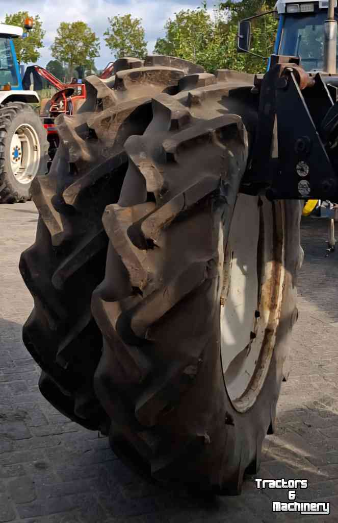 Wheels, Tyres, Rims & Dual spacers Ford 16.9 R 38 Ploegbanden met velg