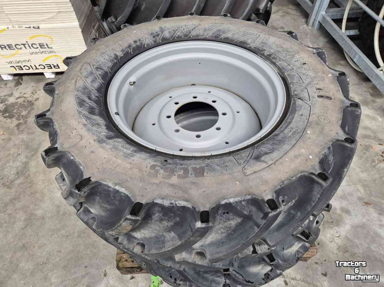 Wheels, Tyres, Rims & Dual spacers Mitas 480/65R28