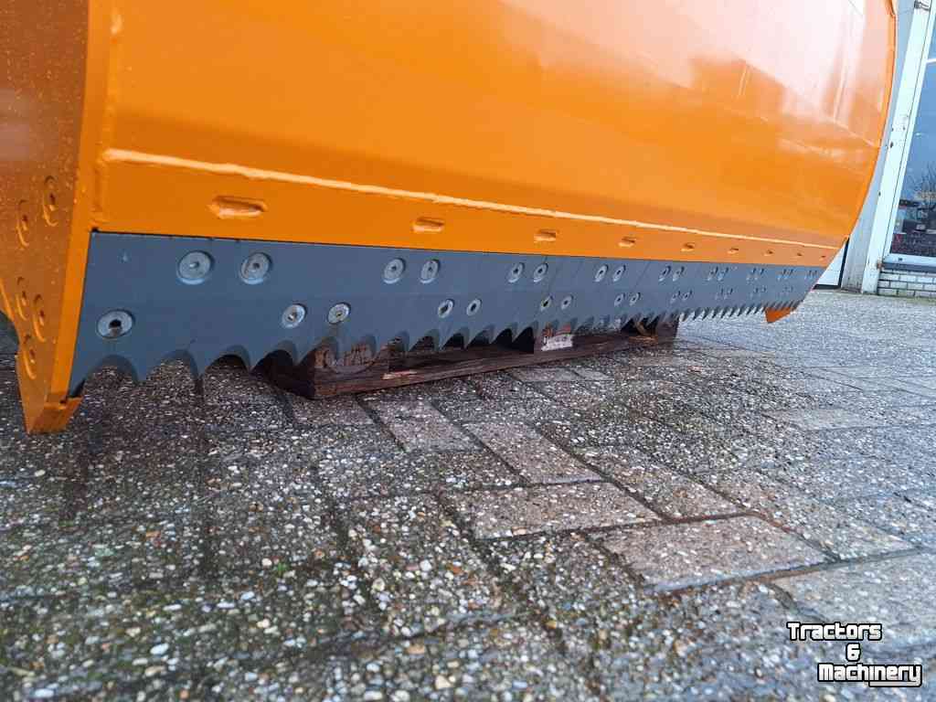 Silage cutting bucket Flingk KHP2 1800-T