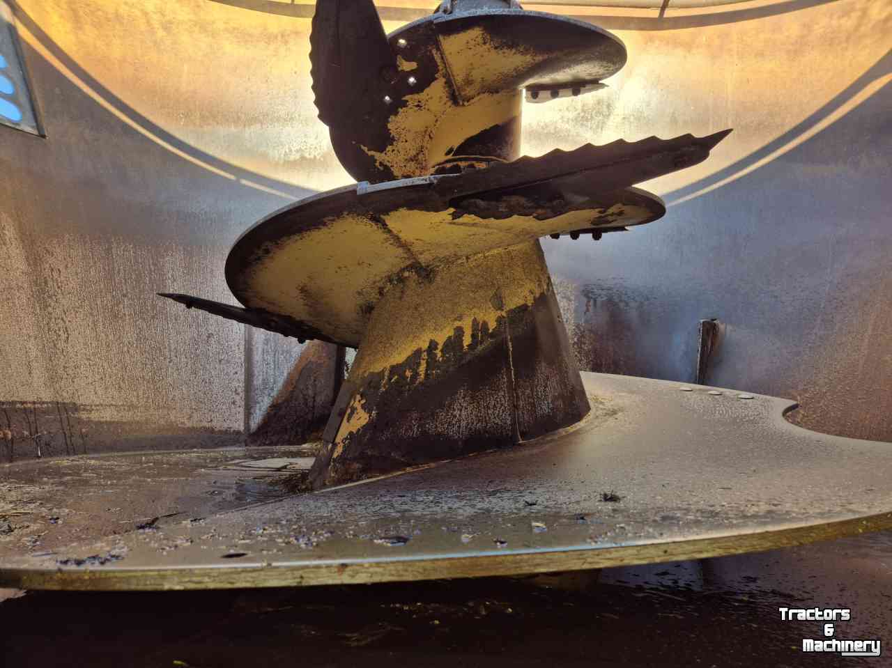 Vertical feed mixer BVL V-Mix 12 Plus voermengwagen