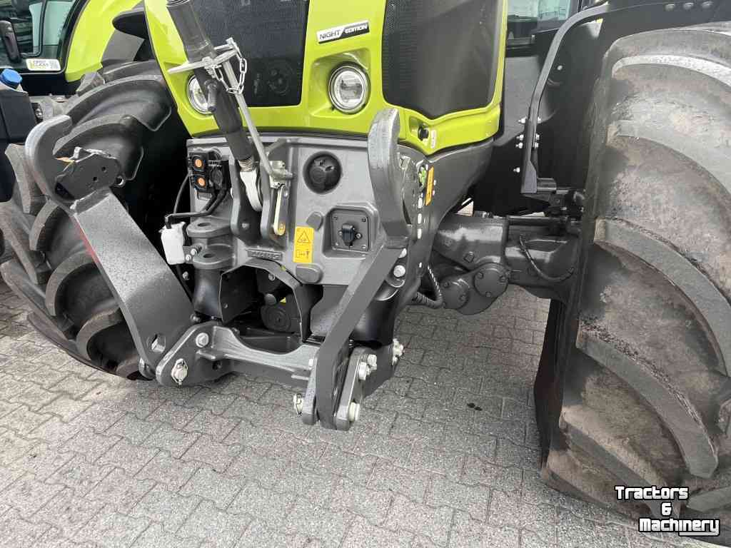 Tractor Claas Axion 870 Night Edition