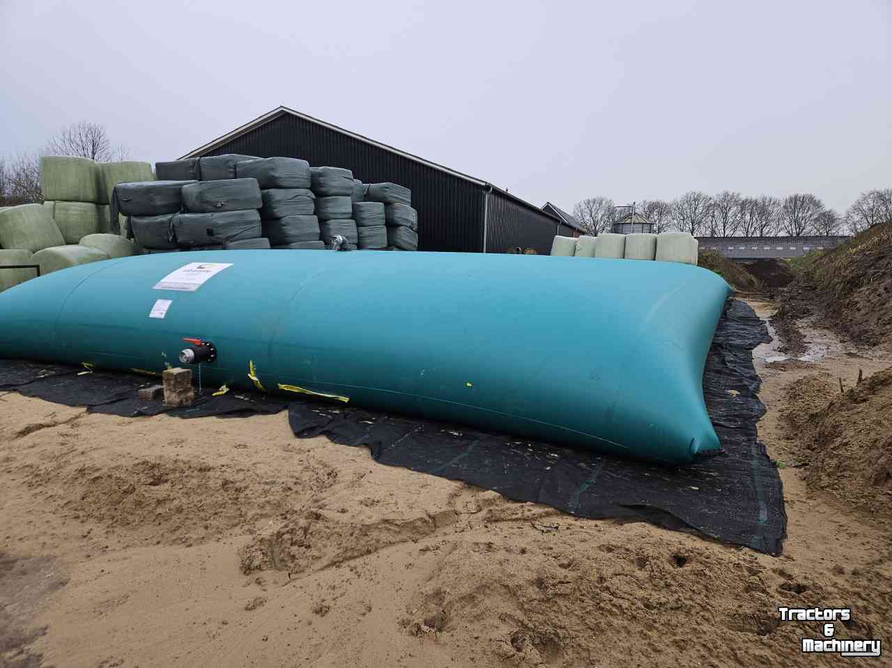 Slurry tank  Labaronne citaf mestzak vloeibare kunstmest zak