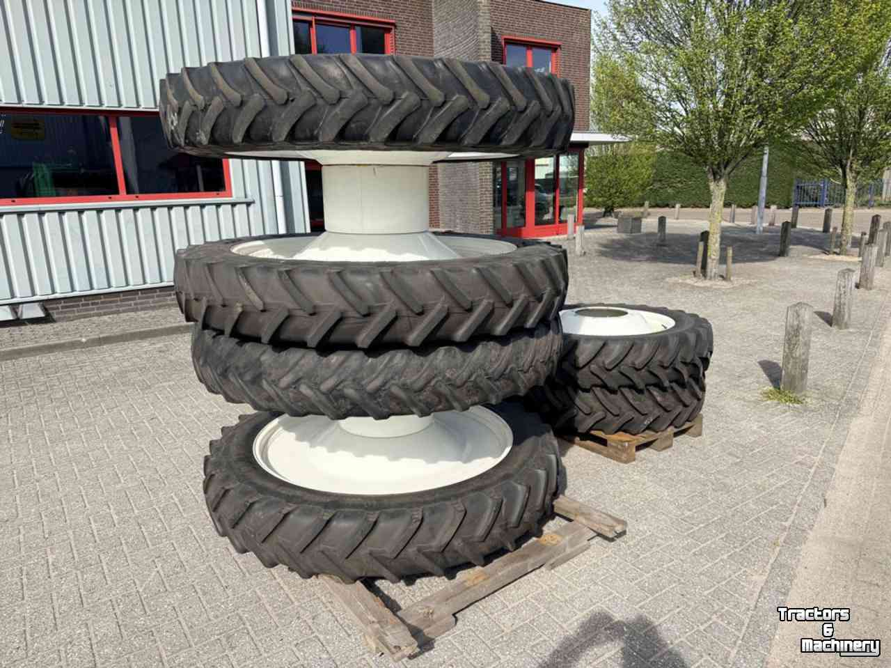 Wheels, Tyres, Rims & Dual spacers Alliance VF320/85R36 Alliance Agriflex +354  + 300/95R52 Alliance & BKT