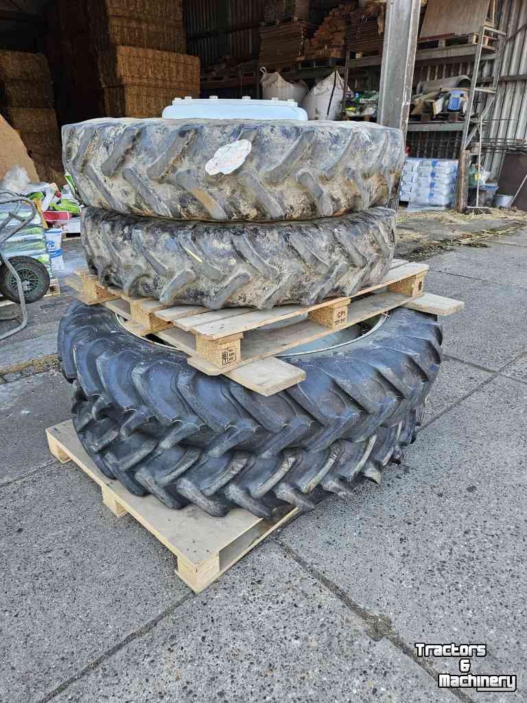 Wheels, Tyres, Rims & Dual spacers  Alliance 12.4R46 en 11.2R46. Cultuurwielen. New Holland