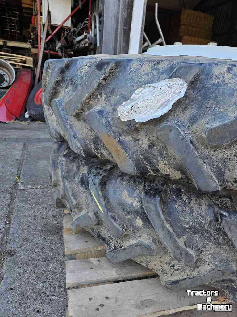 Wheels, Tyres, Rims & Dual spacers  Alliance 12.4R46 en 11.2R46. Cultuurwielen. New Holland