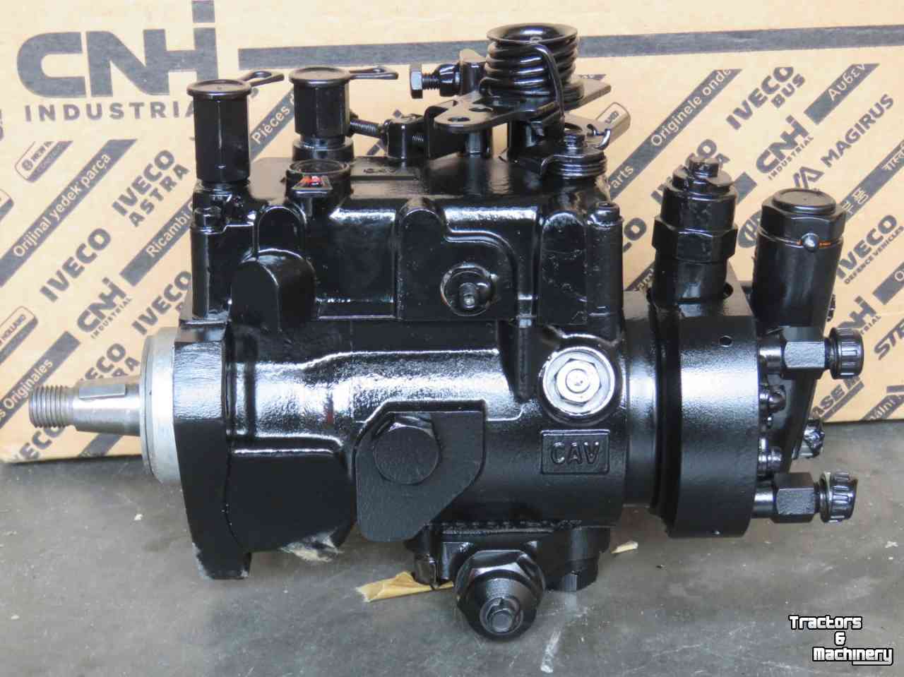 Tractor Ford Brandstofpomp Ford 10 Serie parts nr:E7NN9A543AEBR