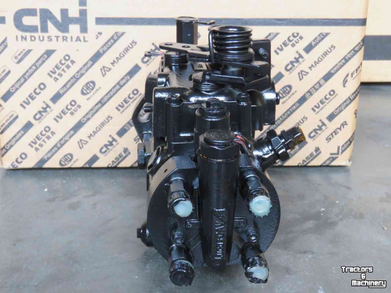 Tractor Ford Brandstofpomp Ford 10 Serie parts nr:E7NN9A543AEBR