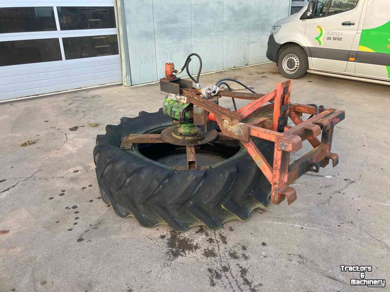 Feed sweeper wheel  Voerbandveger hydraulisch aangedreven