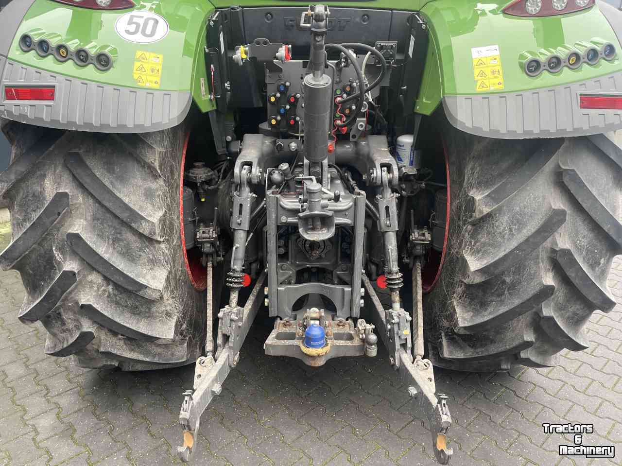 Tractors Fendt 724 Profi Plus