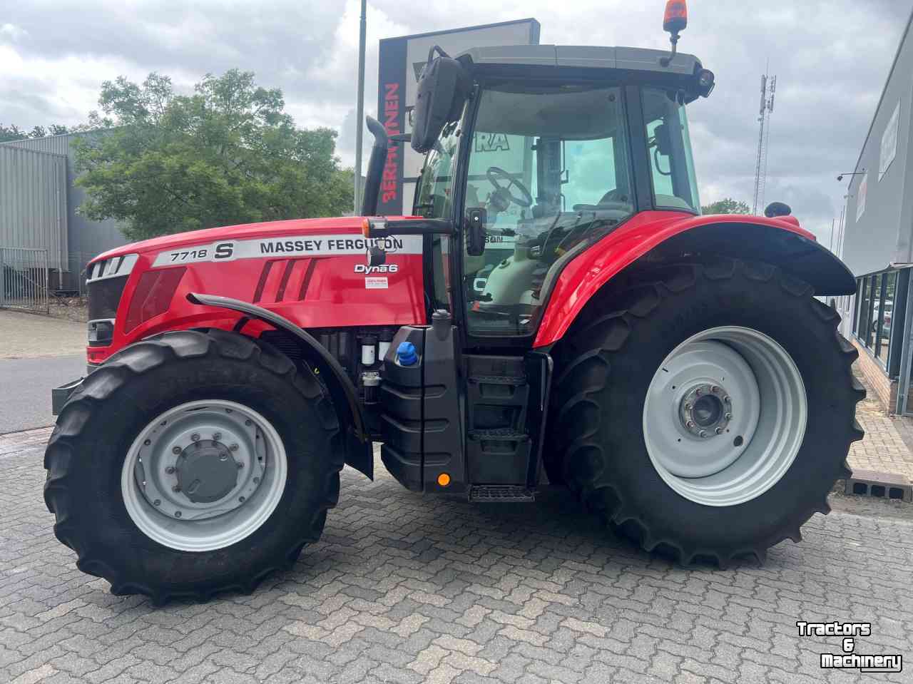 Tractor Massey Ferguson 7718S Dyna-6