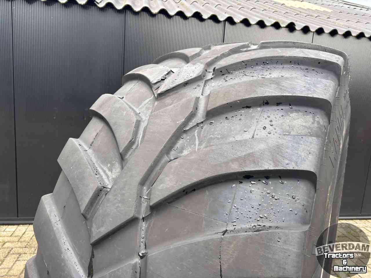 Wheels, Tyres, Rims & Dual spacers Vredestein Flotation 800/60R32