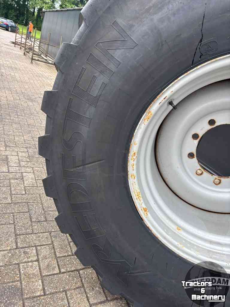 Wheels, Tyres, Rims & Dual spacers Vredestein Flotation 800/60R32