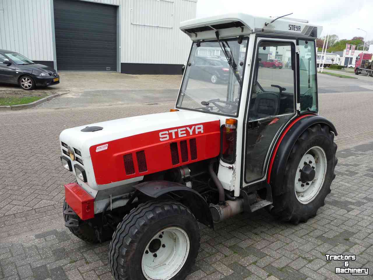 Small-track Tractors Steyr 8075