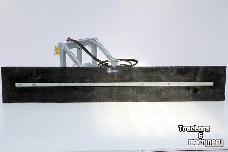 Rubber yard scraper Qmac Modulo rabot caoutchouc pour neige 180cm avec montage Schaffer