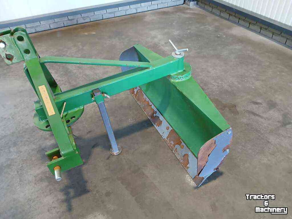 Horticultural Tractors  Diverse werktuigen voor achter de minitractor