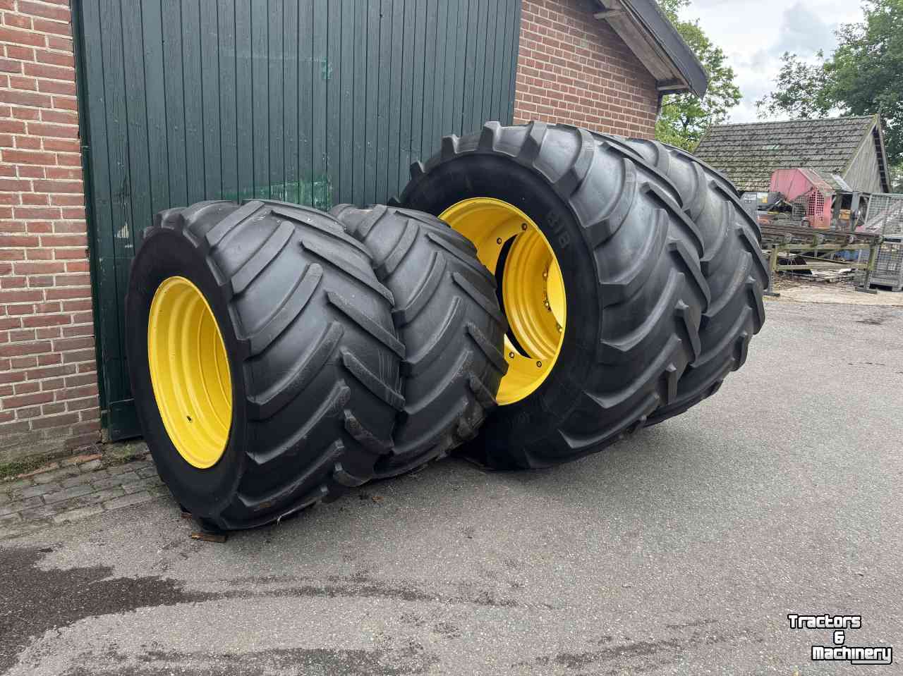 Wheels, Tyres, Rims & Dual spacers Michelin 900/50R42 710/55R30