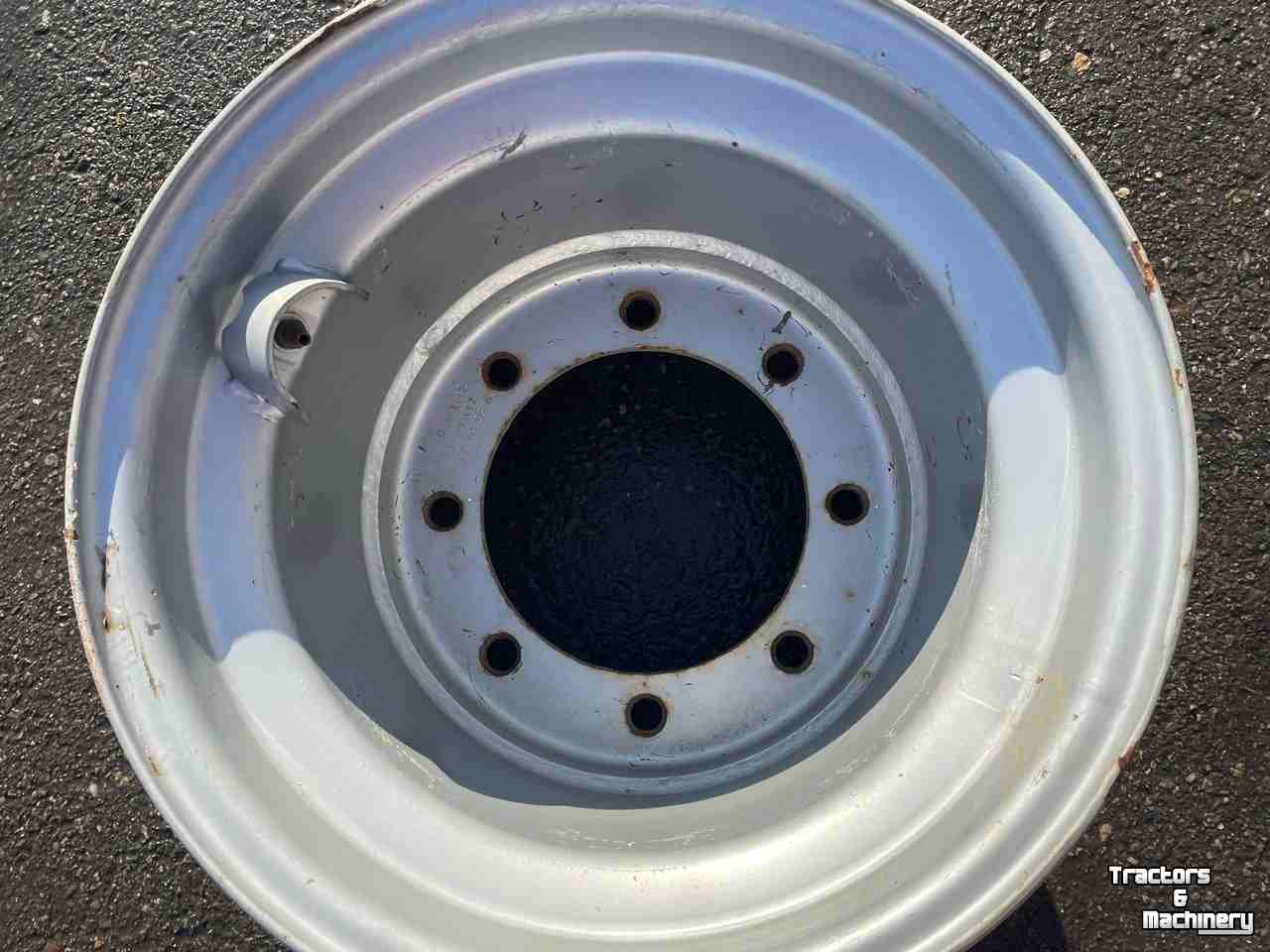 Wheels, Tyres, Rims & Dual spacers  8-gaats 16.00x17 velg