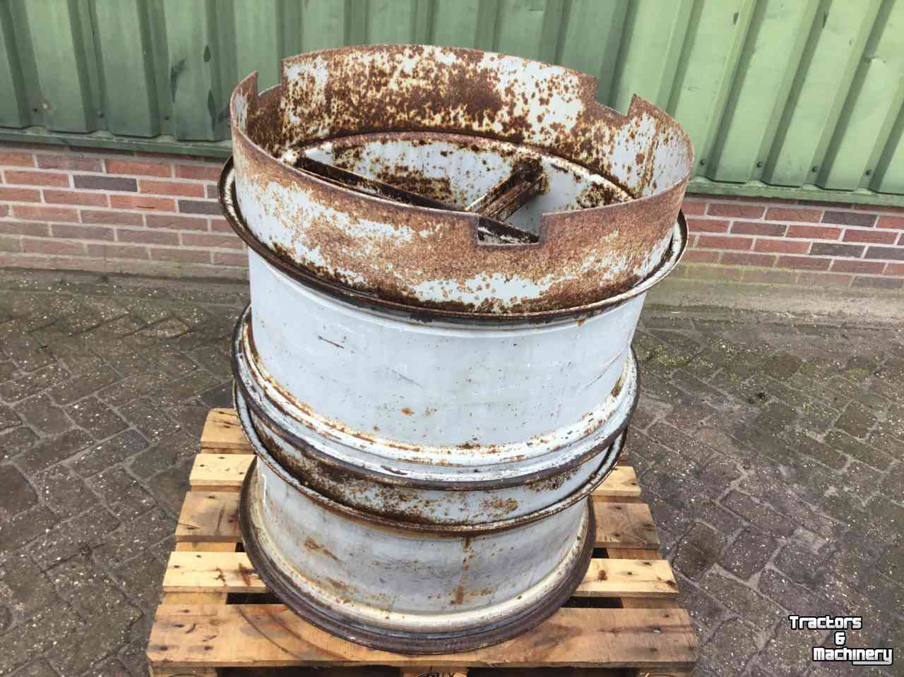 Wheels, Tyres, Rims & Dual spacers  38x44