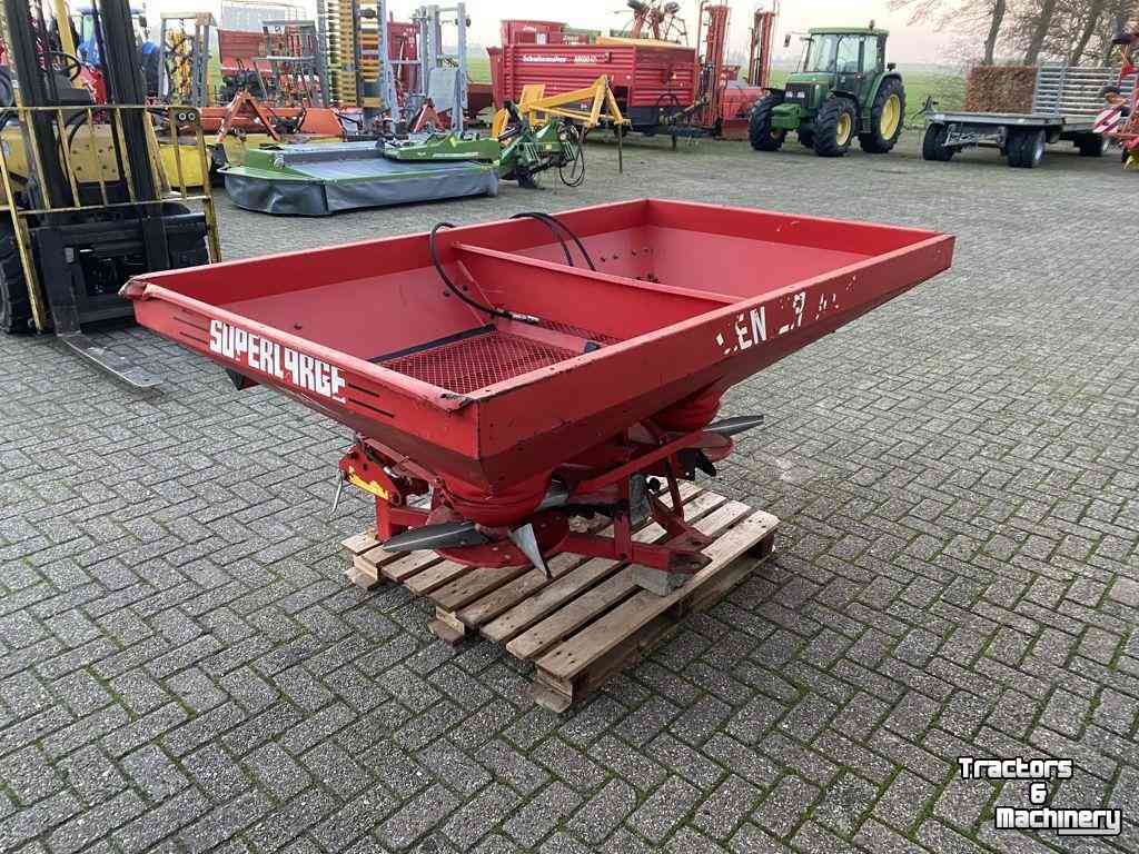 Fertilizer spreader Lely KUNSTMESTSTROOIER MET CENTERMATIC