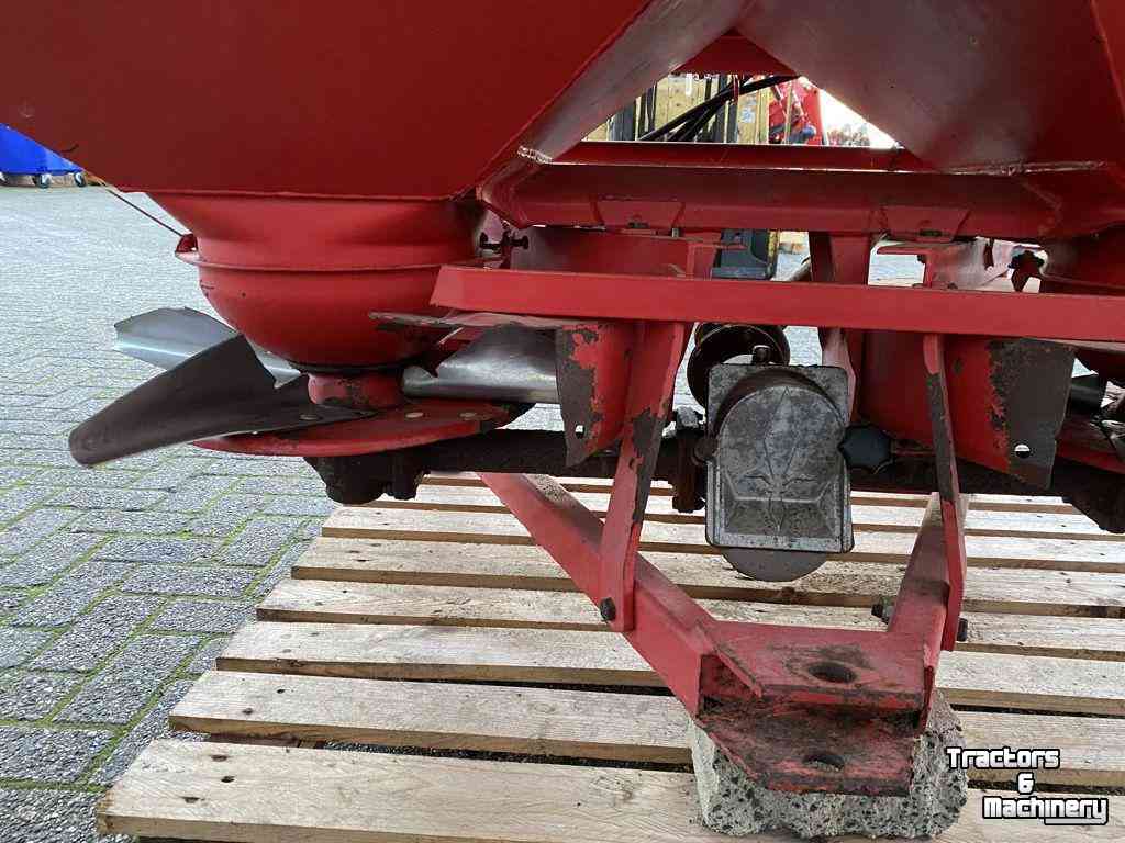 Fertilizer spreader Lely KUNSTMESTSTROOIER MET CENTERMATIC