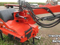Mowing arm with flailmower Kuhn Agrilonger 6045 Armklepelmaaier Demo
