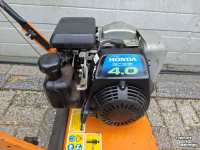 Spike roller Eliet E401 VM benzine honda motor verticuteermachine verticuteerder verticuteren