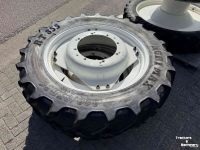 Wheels, Tyres, Rims & Dual spacers BKT 320/85R36 + 300/95R52