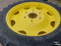 Wheels, Tyres, Rims & Dual spacers John Deere 300/85 R32 en 340/85 R48