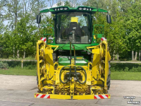 Forage-harvester John Deere 8400 I + Kemper Maisbek JD HARVEST CHECK