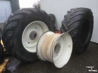 Wheels, Tyres, Rims & Dual spacers New Holland 25-42 velg met 710/70-42 band