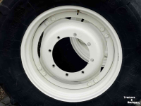 Wheels, Tyres, Rims & Dual spacers Michelin Set Michelin (18.4R38) 460/85R38 en Trelleborg (14.9R28) 380/85R38 voor NewH T6.xxx