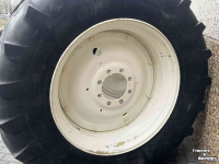 Wheels, Tyres, Rims & Dual spacers Michelin Set Michelin (18.4R38) 460/85R38 en Trelleborg (14.9R28) 380/85R38 voor NewH T6.xxx