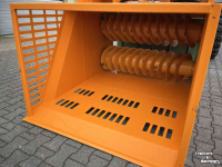 Straw spreader for boxes Flingk Stroverdeler Flinck SVV 1250 met transportband
