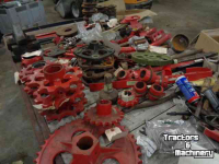 Diverse new spare-parts Mengele opraapwagens