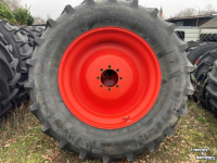 Wheels, Tyres, Rims & Dual spacers Vredestein 520/85R42 op wiel