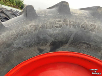 Wheels, Tyres, Rims & Dual spacers Vredestein 520/85R42 op wiel