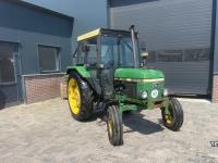 Tractor John Deere 1130 met voorlader en 1040 - beide 2wd en kenteken fendt ford international