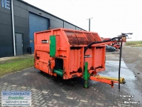 Silage-block distribution wagon Holaras Holaris rabit voerverdeelwagen blokkenwagen. voermengwagen