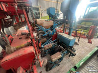 Potato planter Monosem 6 rijige Maispoter Maiszaaier Mais poter zaaier