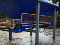 Conveyor  Transportband met bunker op frame