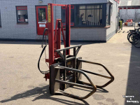 Bale clauw Trioliet Trioliet hefmast met JGS Balenklem