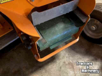Sawdust spreader for boxes Flingk KSS 1015