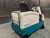 Sweepers and vacuum sweepers Tennant 6100