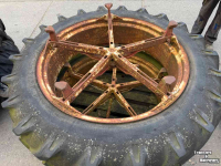 Wheels, Tyres, Rims & Dual spacers  Dubbellucht 13.6 R38    5 ster molcon