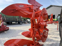 Ploughs Kuhn VARI-MASTER L ON LAND