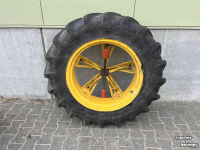 Other wheels, rims, tyres and accessories Molcon Dubbellucht Molcon 5-ster 12.4R28 naast 15.5x25