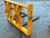 Pallet Forks JCB Palletvorken met compact tool carrier