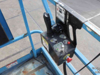 Articulated platforms Haulotte Compact-12 schaarhoogwerker Pinguely-Haulotte Ciseaux